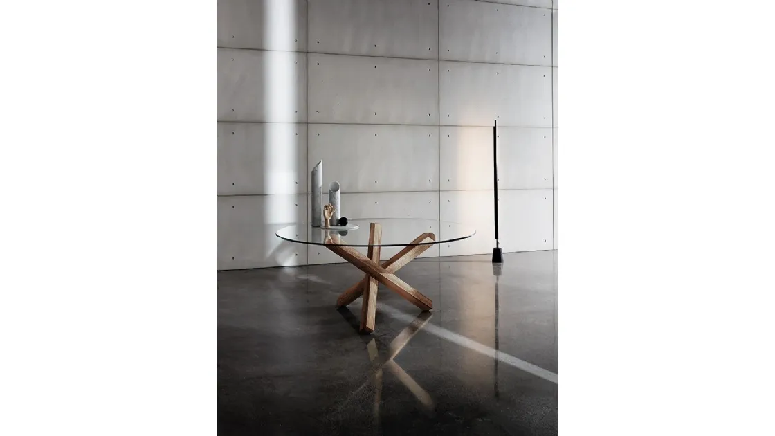 Tavolo rotondo con top in vetro e base in legno Aikido di Sovet