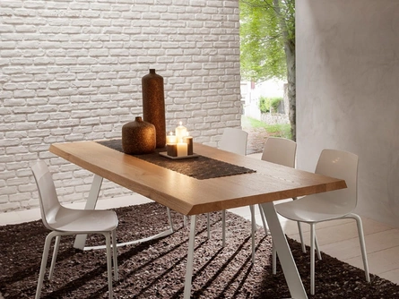 Tavolo con piano in legno e struttura in metallo Bruno di La Primavera