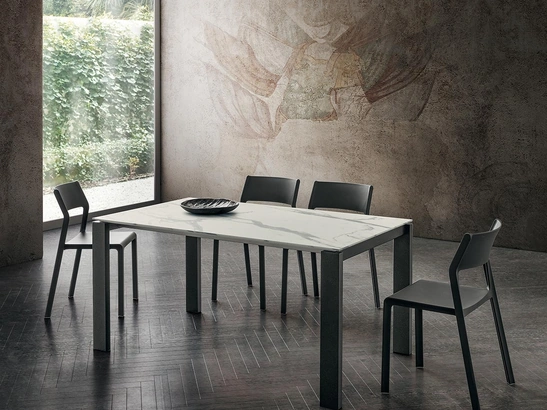 Tavolo con struttura in metallo e piano in HPL Davide di La Primavera