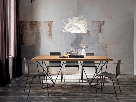 Tavolo con piano in legno e struttura in metallo Denis di La Primavera