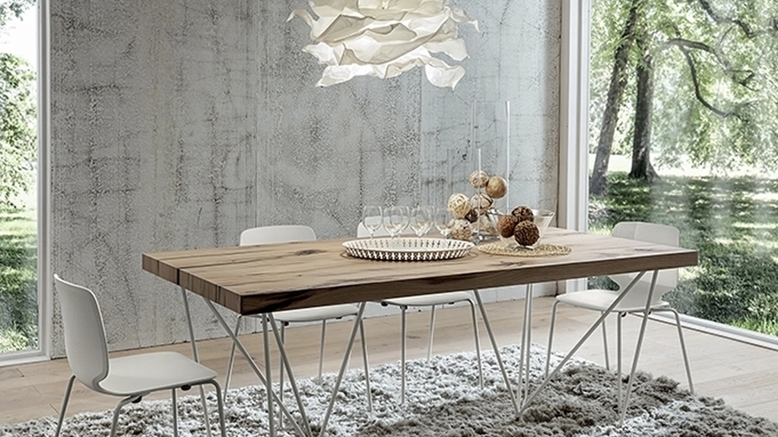 Tavolo con piano in legno e struttura in metallo Denis di La Primavera