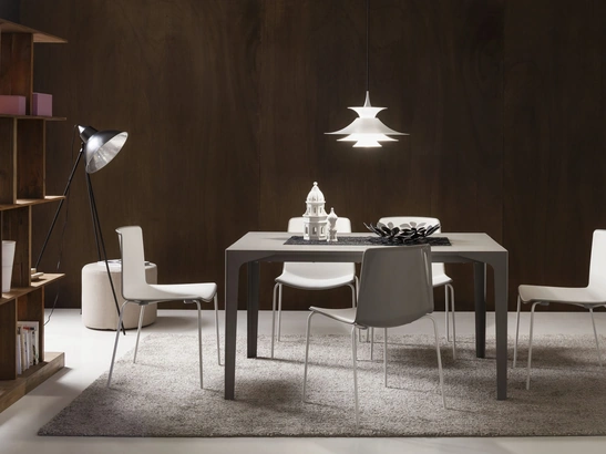 Tavolo allungabile Ettore con top in HPL e gambe in metallo di La Primavera