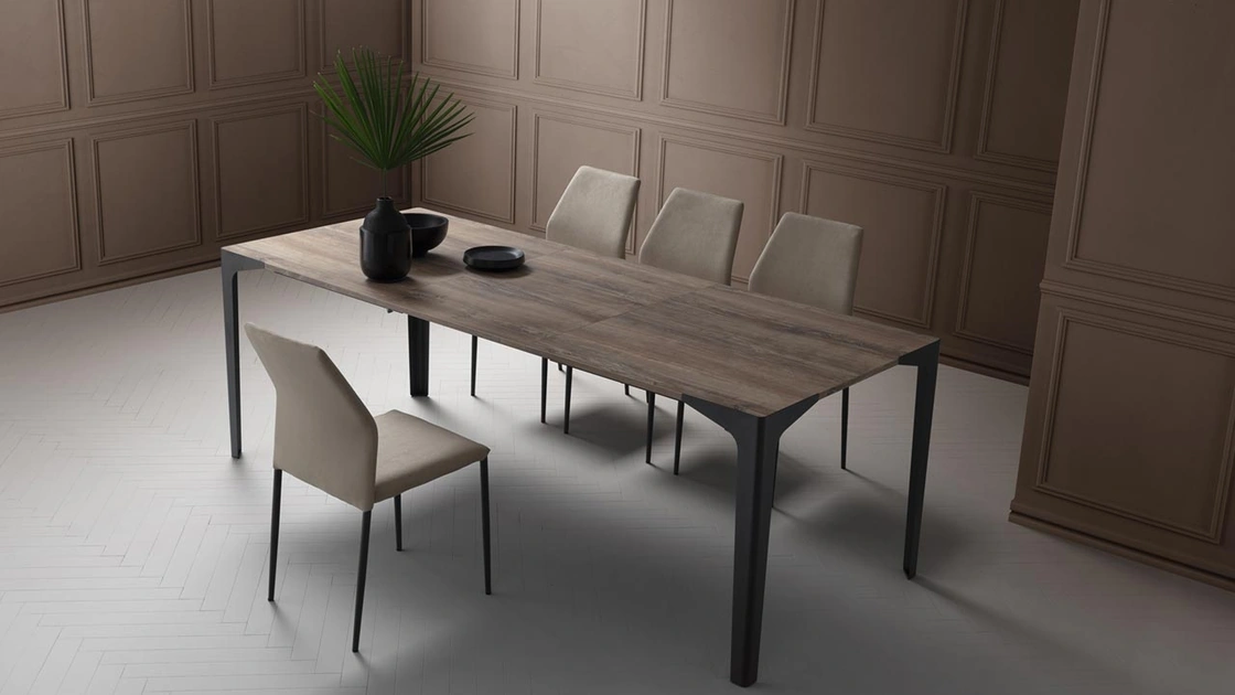 Tavolo allungabile Ettore con top in HPL e gambe in metallo di La Primavera