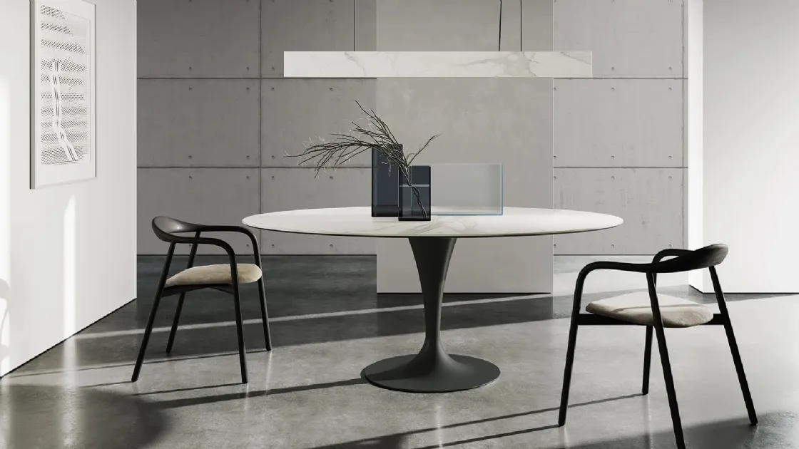 Tavolo Flûte ellittico dalla linea elegante con top in ceramica di Sovet