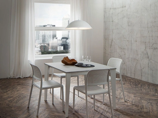 Tavolo Carlo Super Quadrato con top in laminato HPL e gambe in metallo di La Primavera