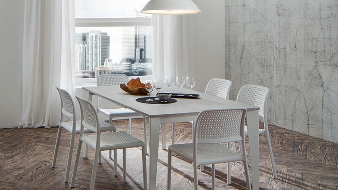 Tavolo Carlo Super Quadrato con top in laminato HPL e gambe in metallo di La Primavera