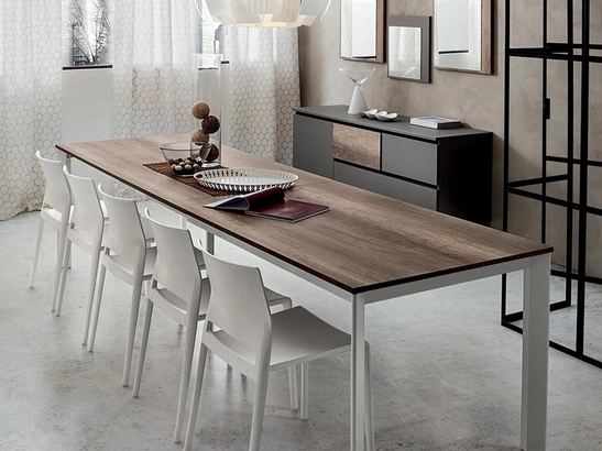 Tavolo allungabile Mario Super Rettangolare con top in HPL e gambe in alluminio di La Primavera