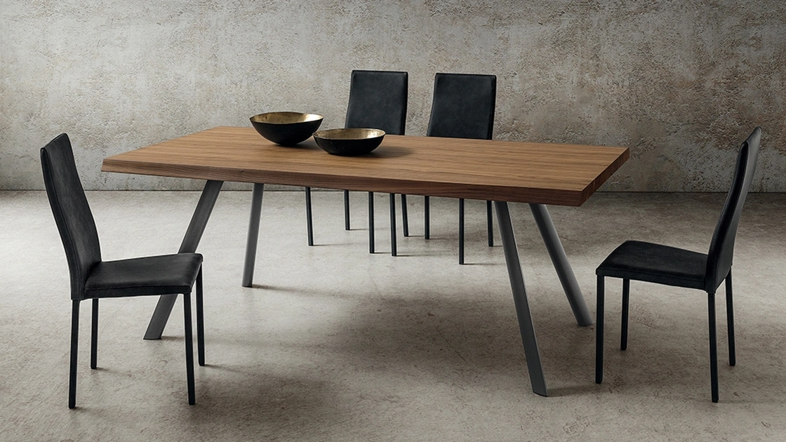 Tavolo Nicola in legno di La Primavera