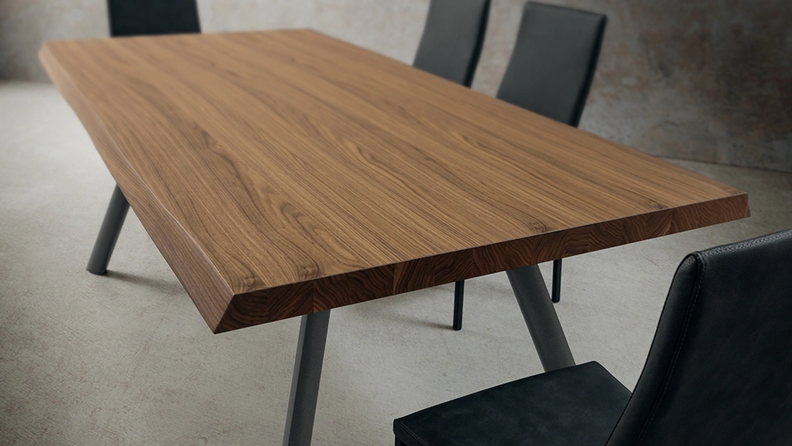 Tavolo Nicola in legno di La Primavera