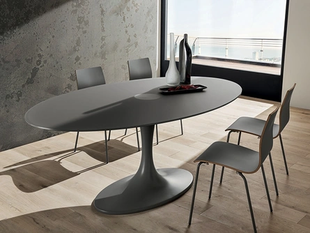 Tavolo ovale fisso in vetro laccato opaco di design Ruud di La Primavera