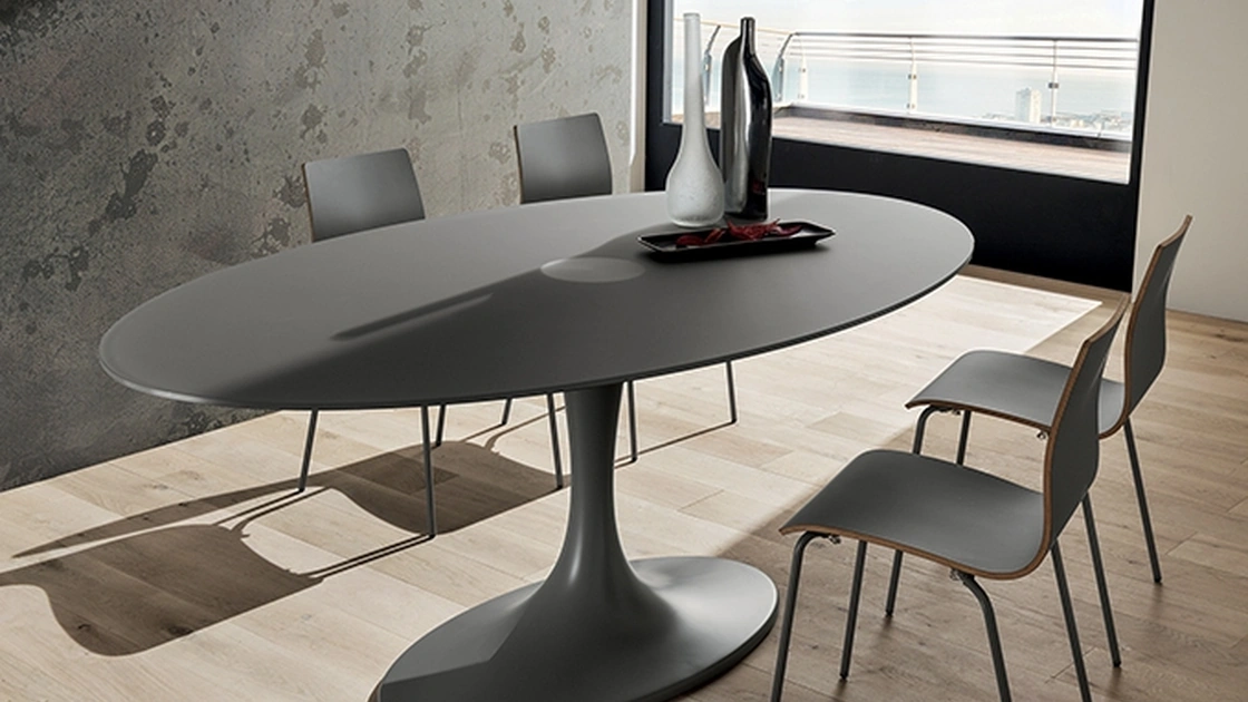 Tavolo ovale fisso in vetro laccato opaco di design Ruud di La Primavera