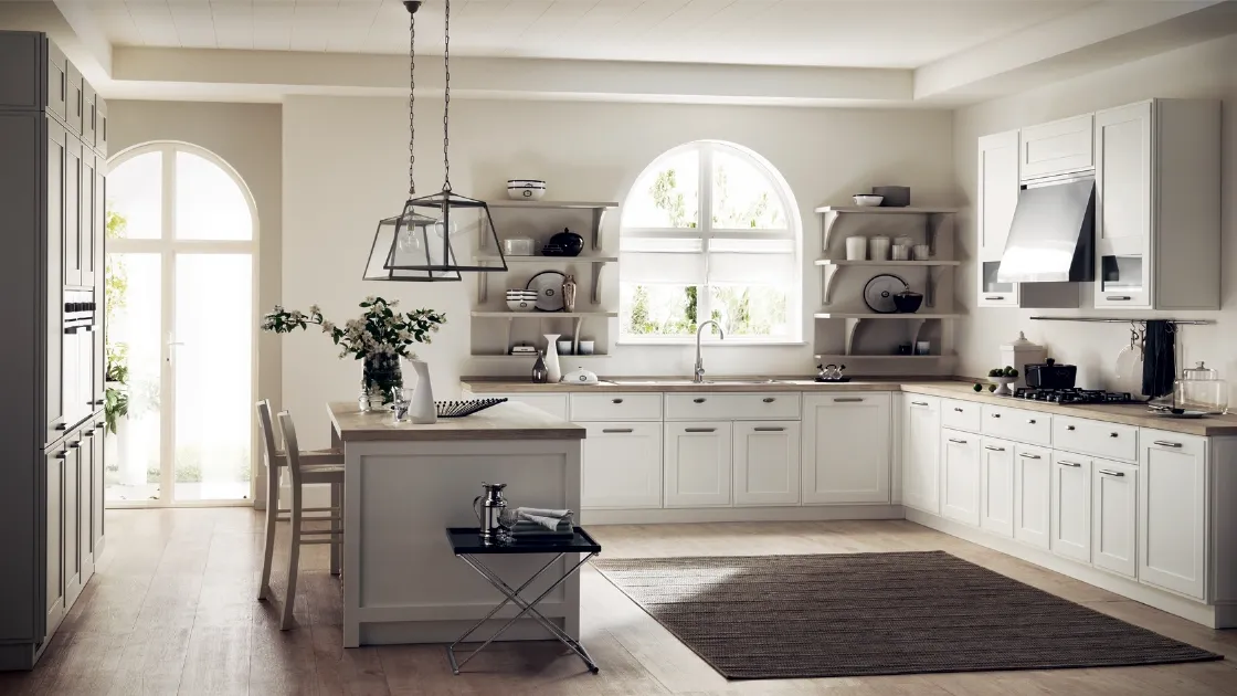 Cucina Classica angolare con isola Favilla 05 in laccato opaco Bianco Prestige di Scavolini