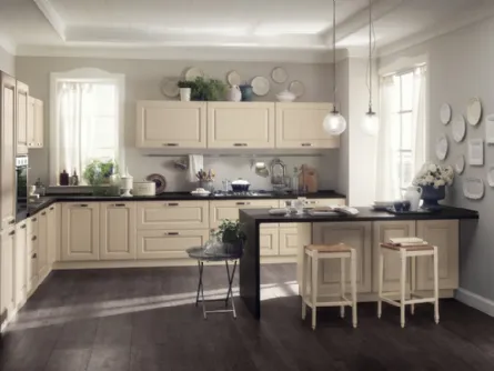 Cucina Classica con penisola Madeleine 06 Bianco Burro di Scavolini