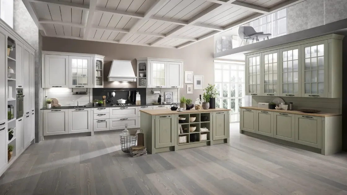 Cucina Classica con isola in frassino laccato Virginia di Stosa