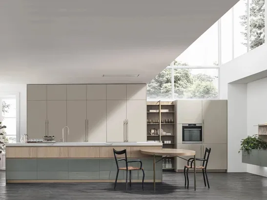 Cucina Moderna con isola Color Trend 01 in laccato opaco e lucido di Stosa