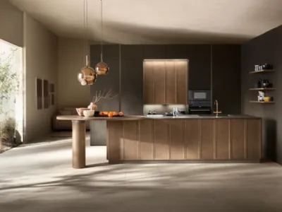 Cucina Moderna con isola Poetica 01 in legno di Frassino e PET di Scavolini